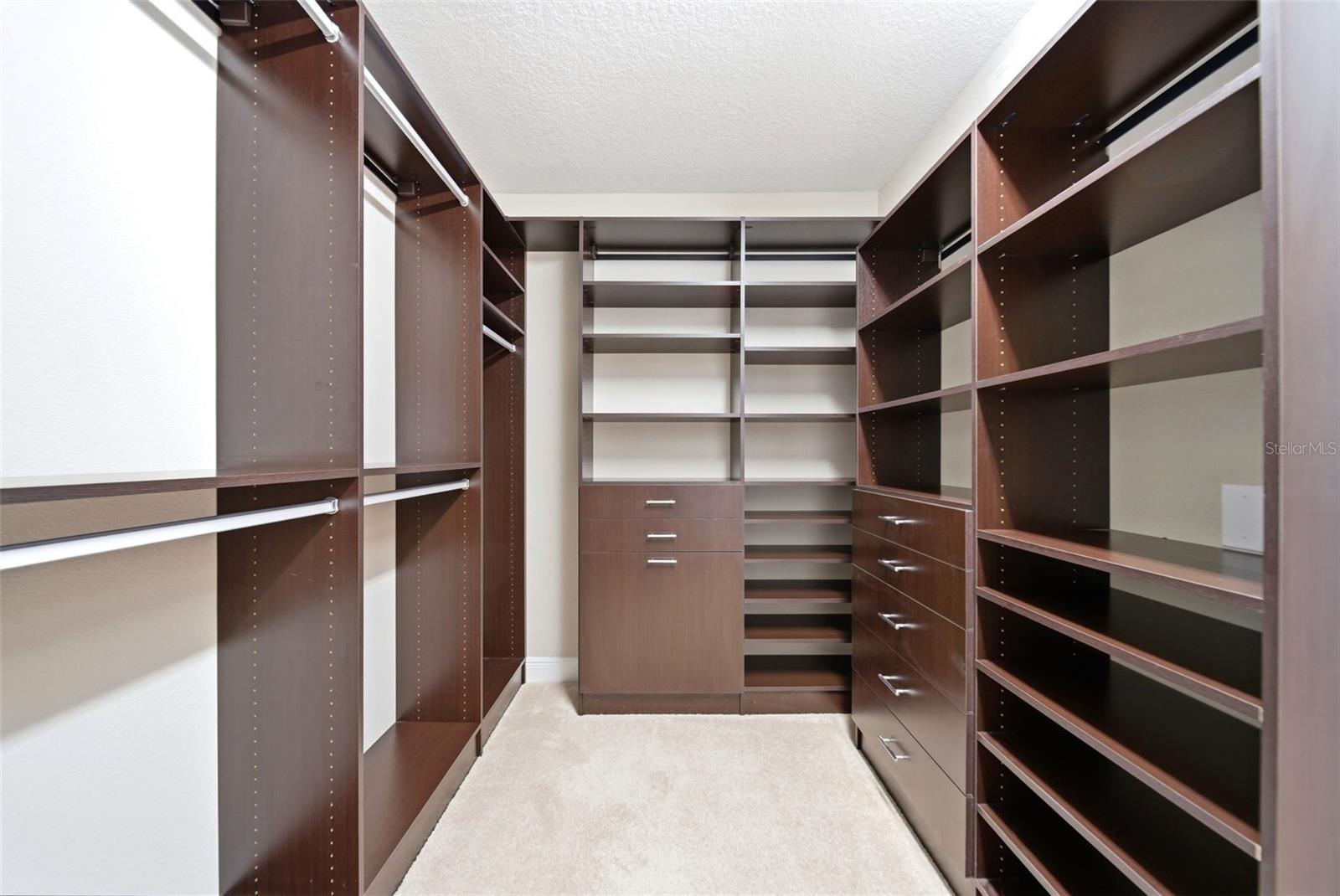 Image 18 of 31 For 1360 Congressional Court