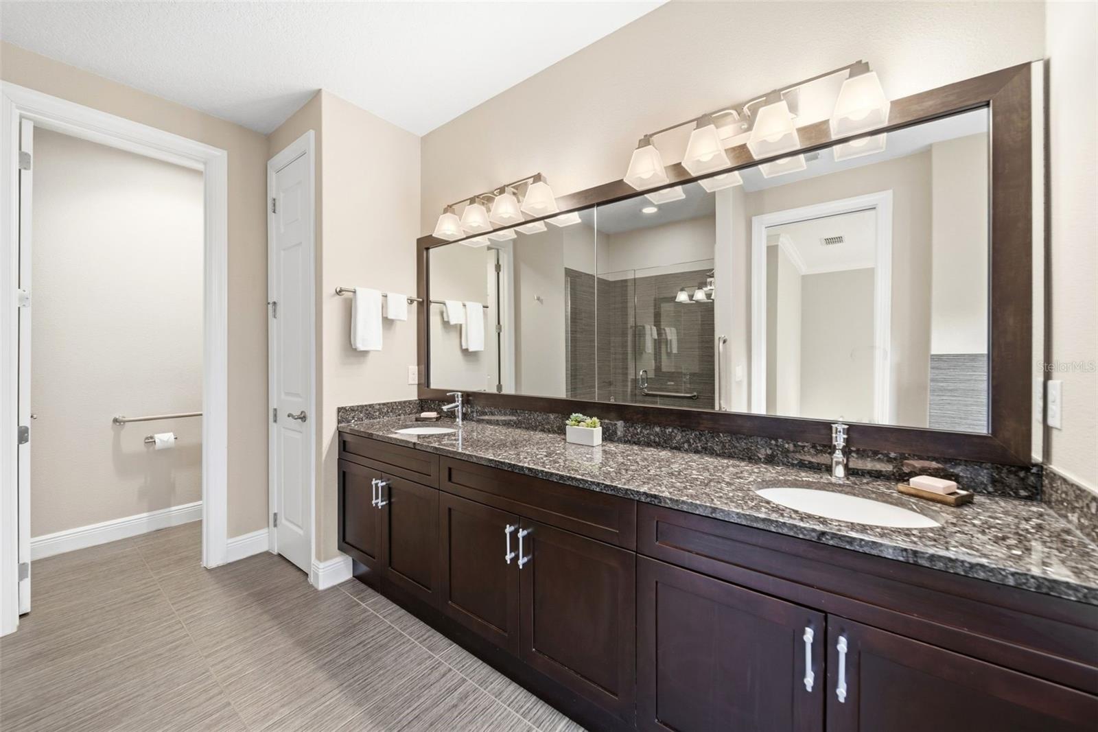 Image 19 of 31 For 1360 Congressional Court