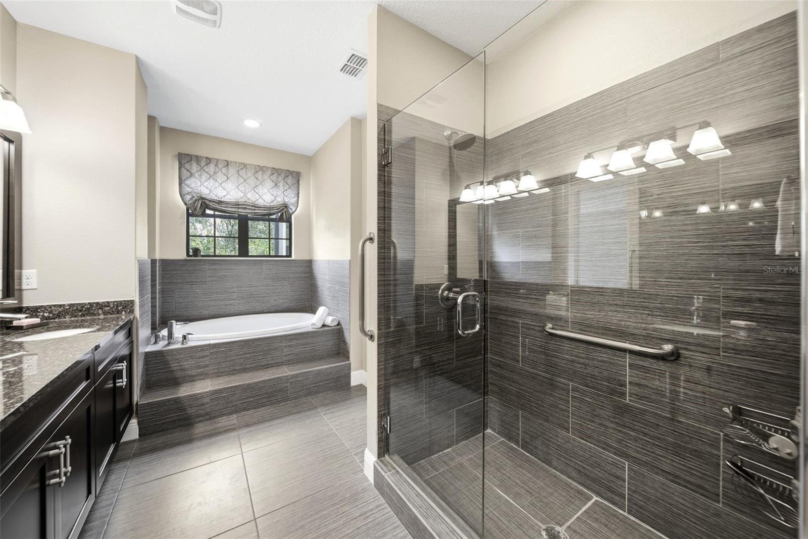 Image 21 of 31 For 1360 Congressional Court