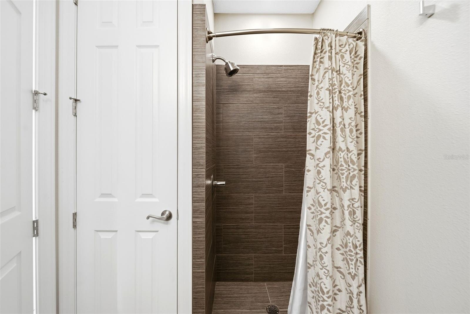 Image 27 of 31 For 1360 Congressional Court