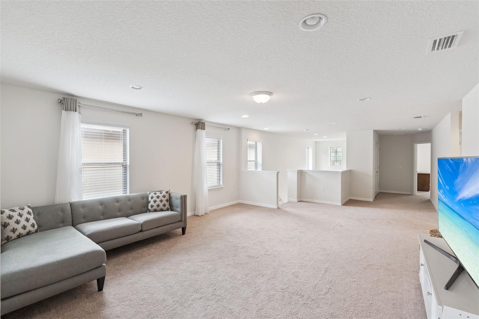 Image 10 of 40 For 9054 Rhodes Street