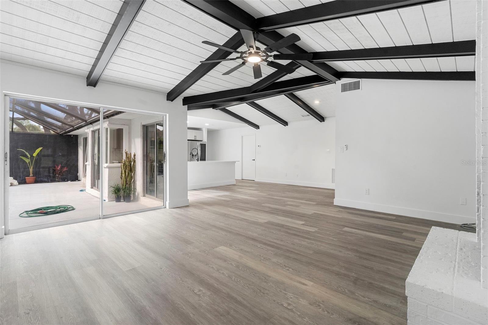 Image 15 of 53 For 5047 Jamaica Circle 12