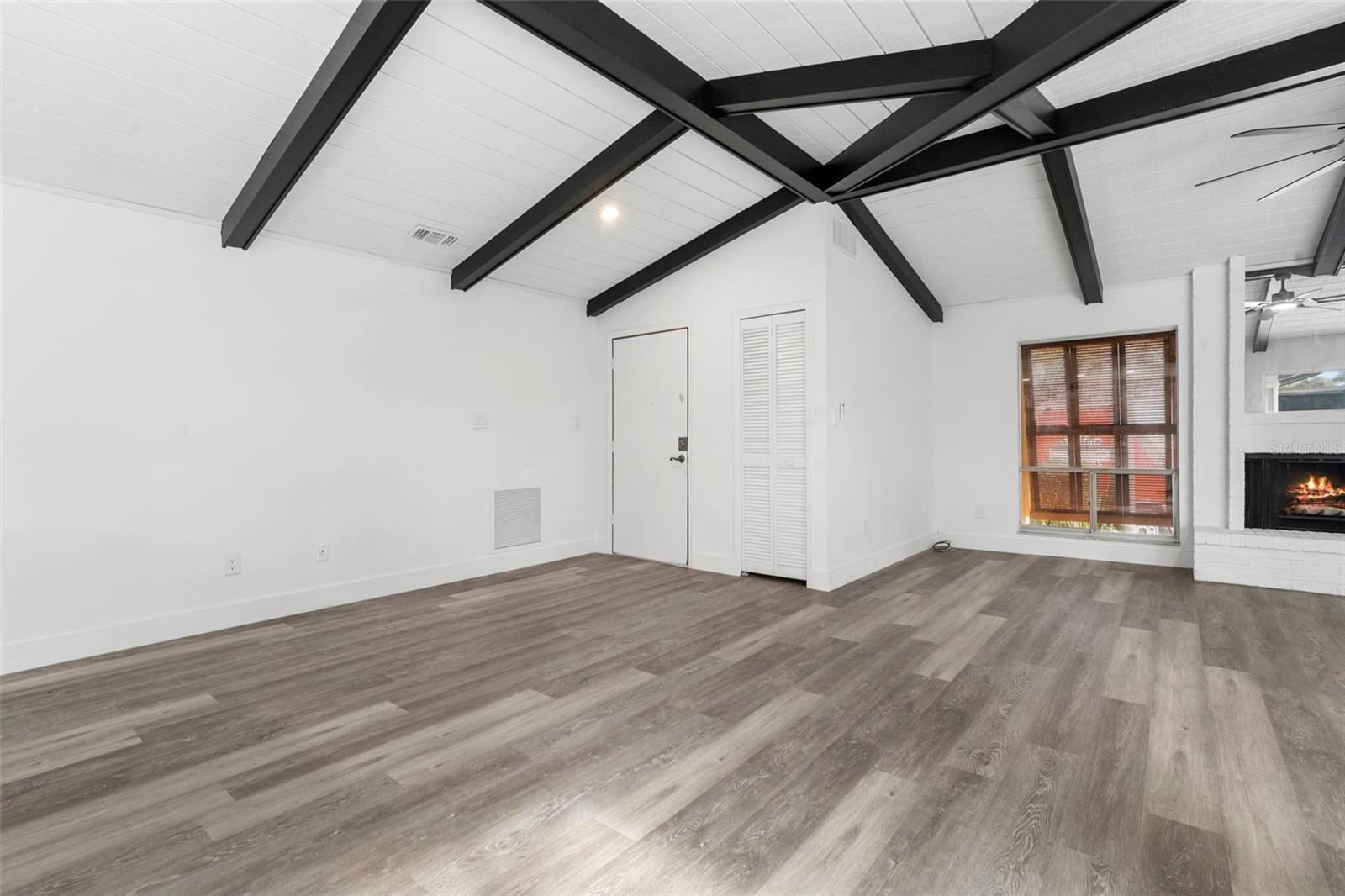 Image 17 of 53 For 5047 Jamaica Circle 12