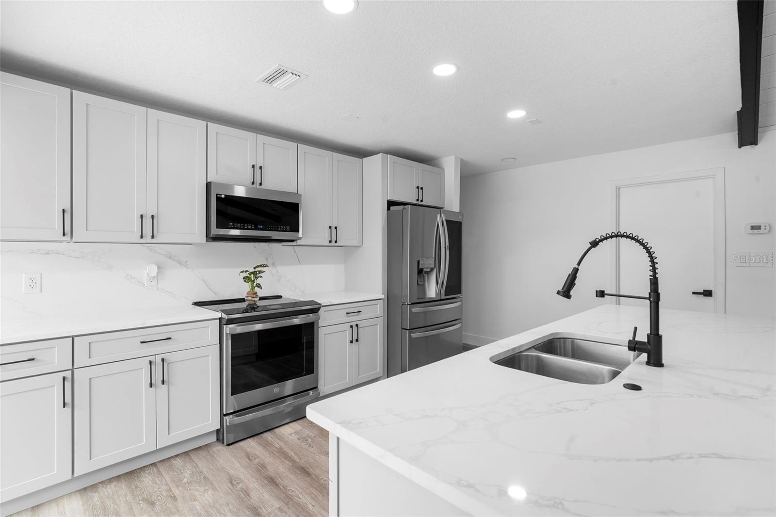 Image 20 of 53 For 5047 Jamaica Circle 12