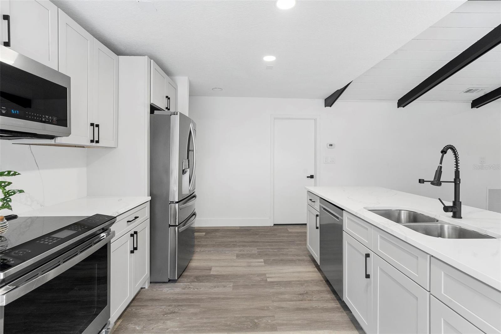 Image 21 of 53 For 5047 Jamaica Circle 12