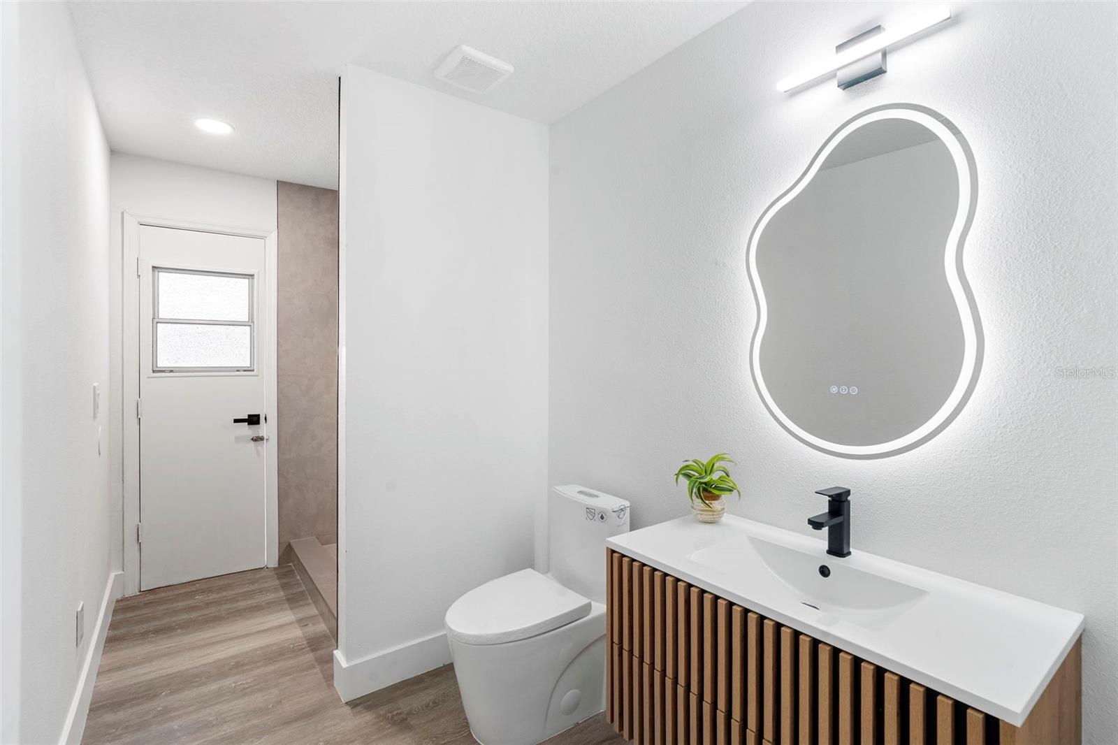 Image 31 of 53 For 5047 Jamaica Circle 12