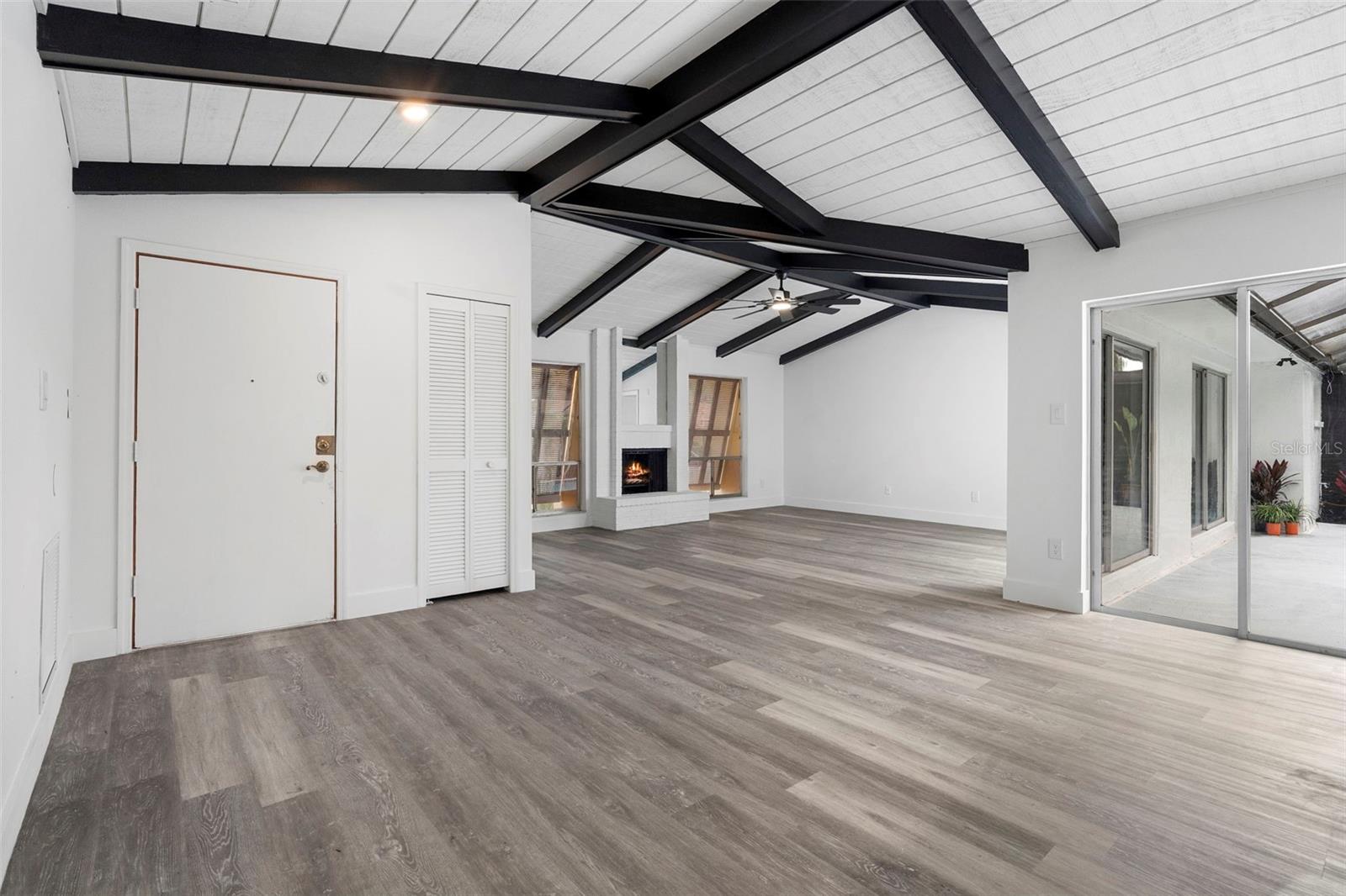 Image 7 of 53 For 5047 Jamaica Circle 12