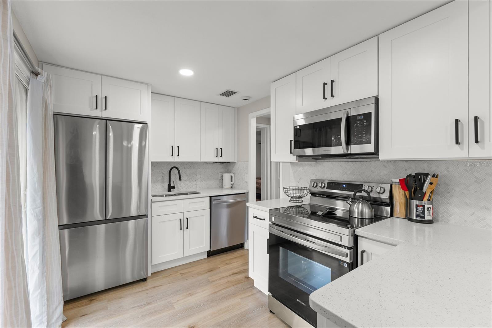 Image 10 of 26 For 857 Glasgow Avenue