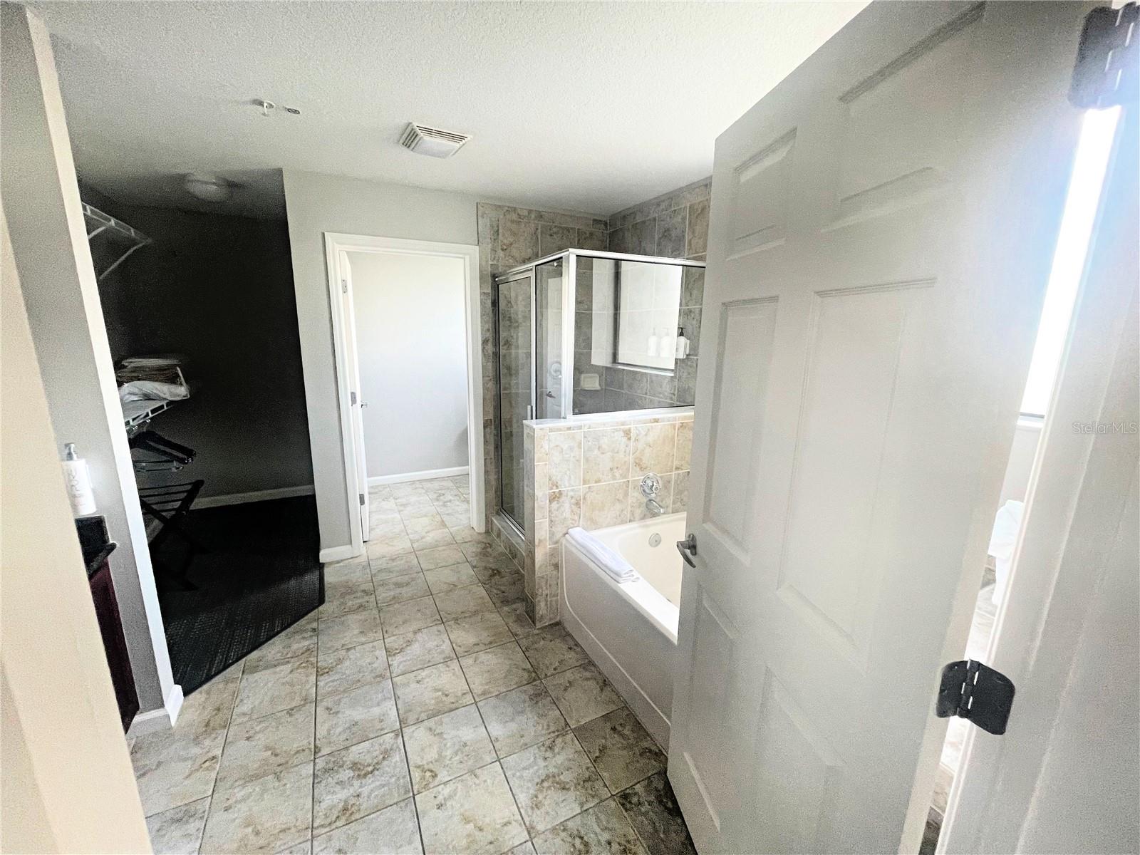 Image 19 of 65 For 14501 Grove Resort Ave  1622