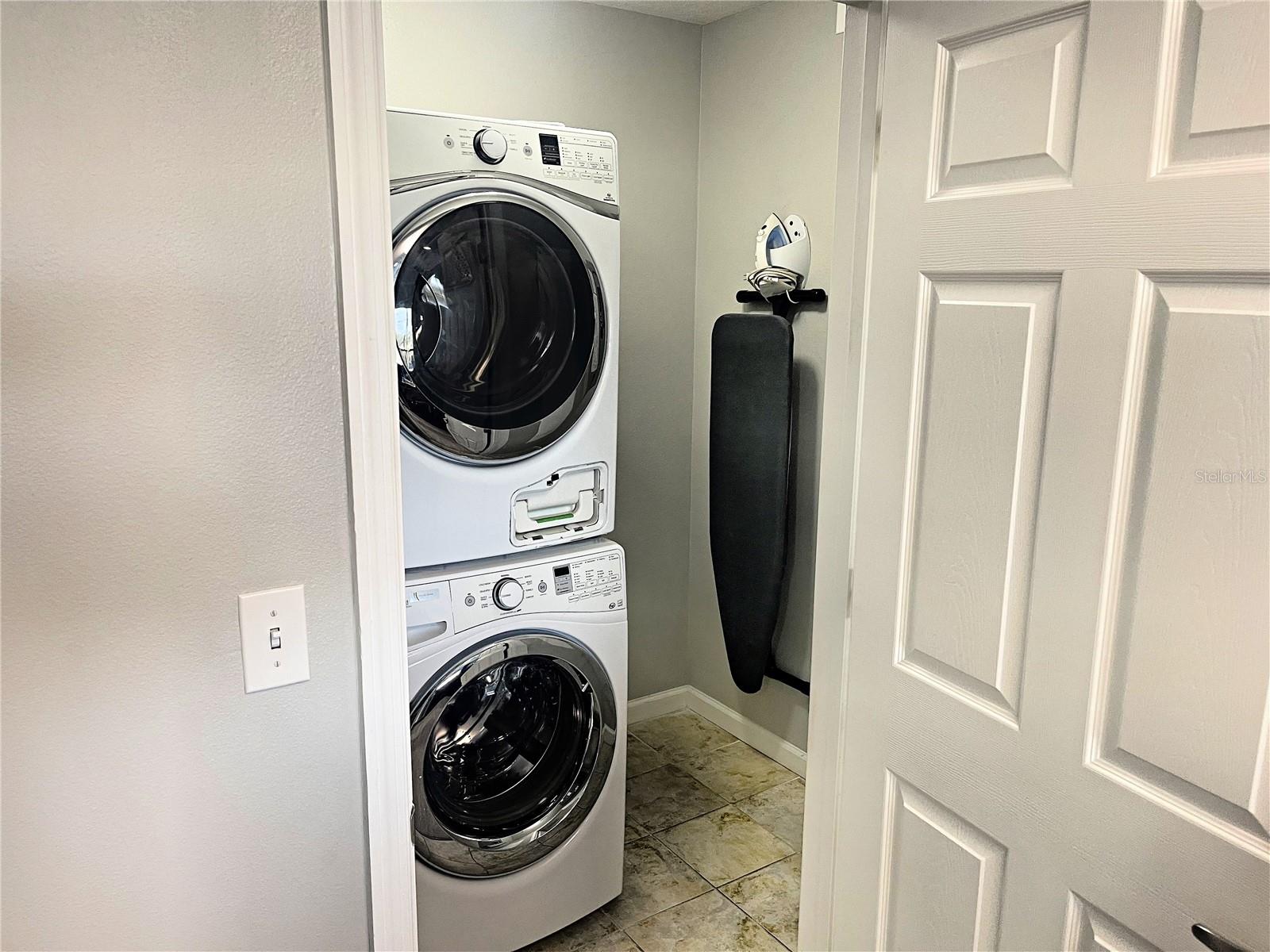 Image 9 of 65 For 14501 Grove Resort Ave  1622