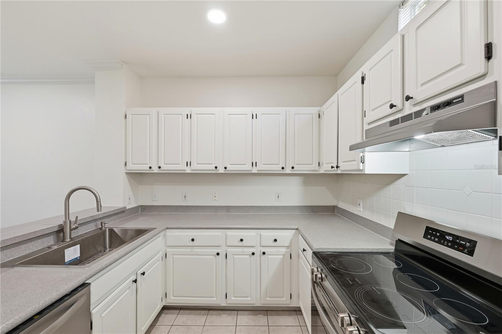 Image 10 of 33 For 2824 Shadow View Circle 2824