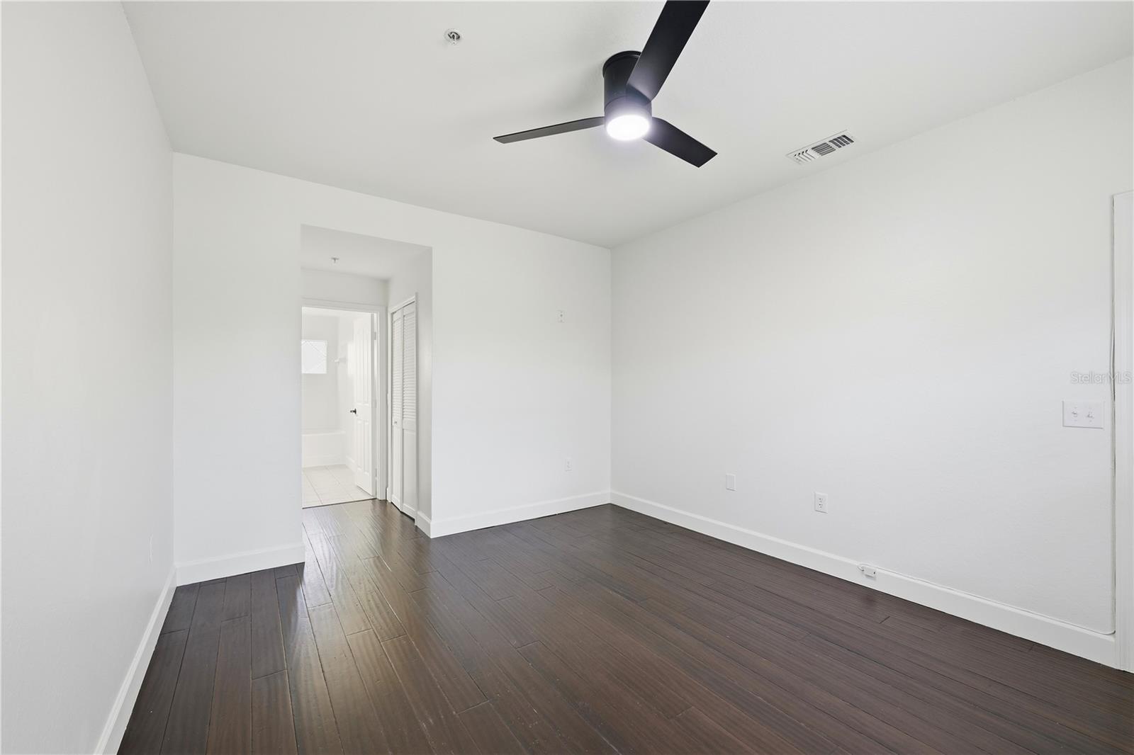 Image 14 of 33 For 2824 Shadow View Circle 2824