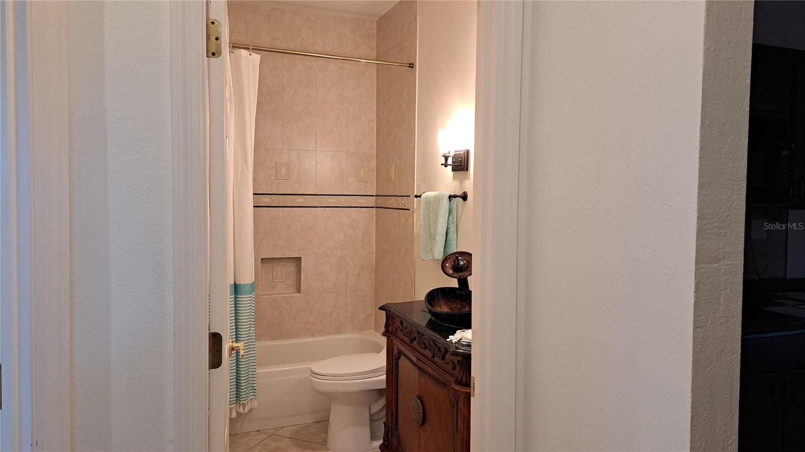 Image 20 of 21 For 2377 Burton Lane