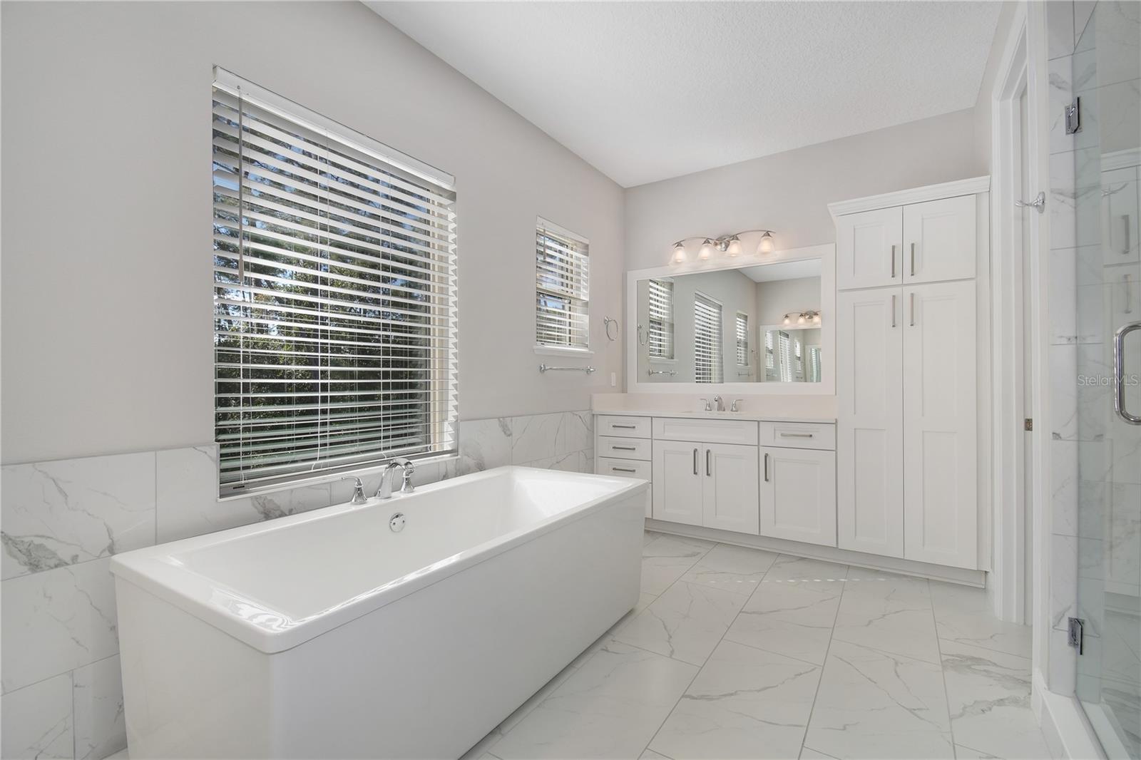 Image 17 of 35 For 10158 Royal Island Court