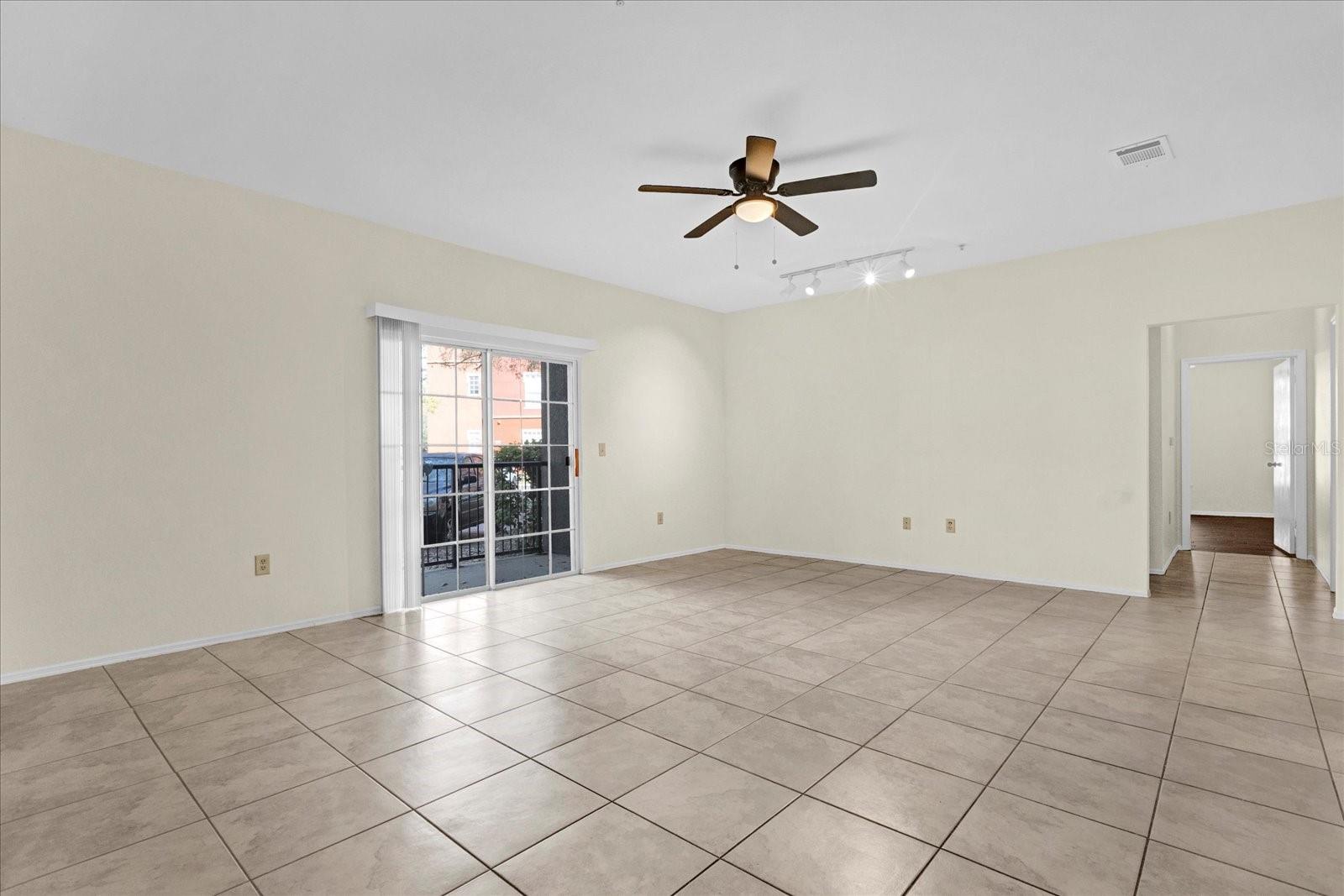 Image 5 of 28 For 1321 Arbor Vista Loop 101