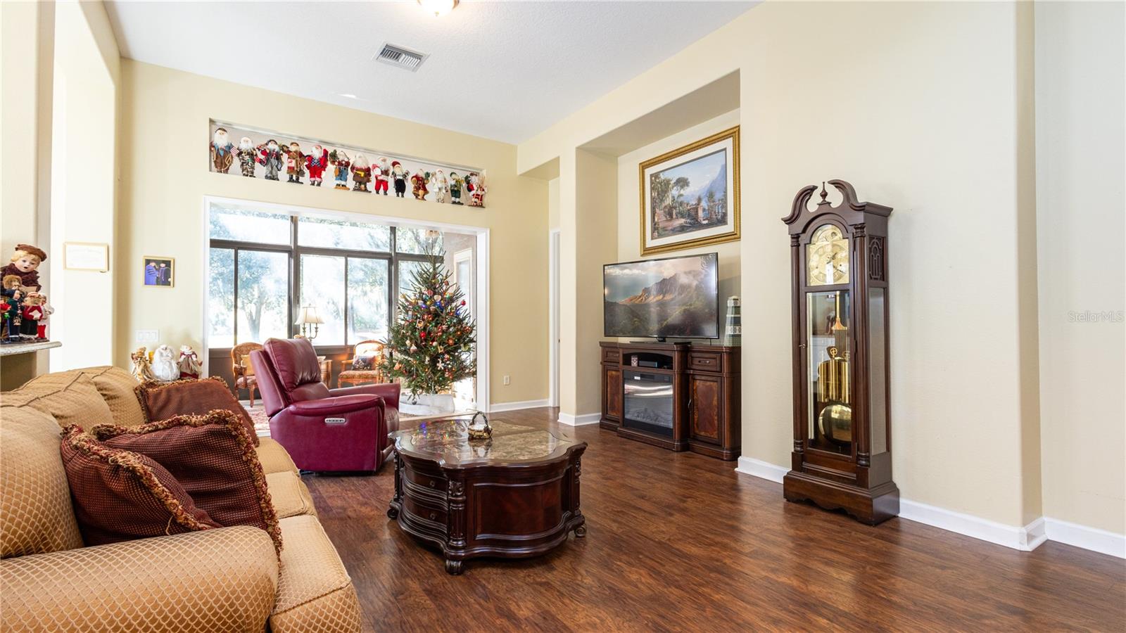 Image 6 of 31 For 25921 San Rafael Court