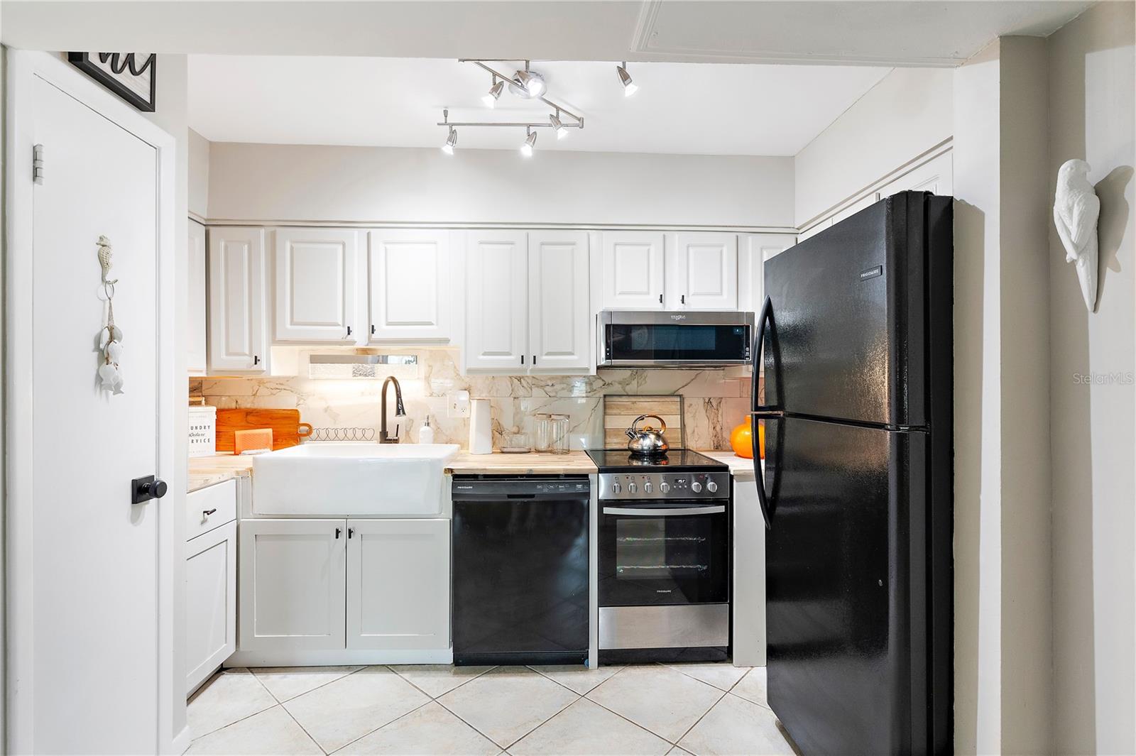 Image 13 of 36 For 10365 Paradise Boulevard 21