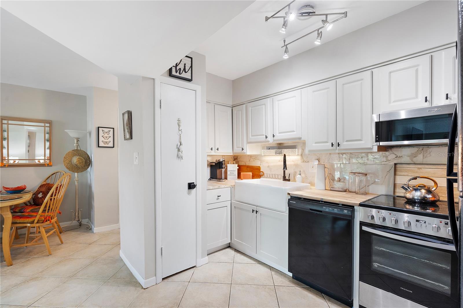 Image 15 of 36 For 10365 Paradise Boulevard 21