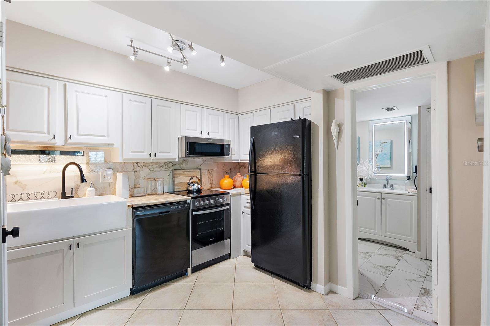 Image 16 of 36 For 10365 Paradise Boulevard 21