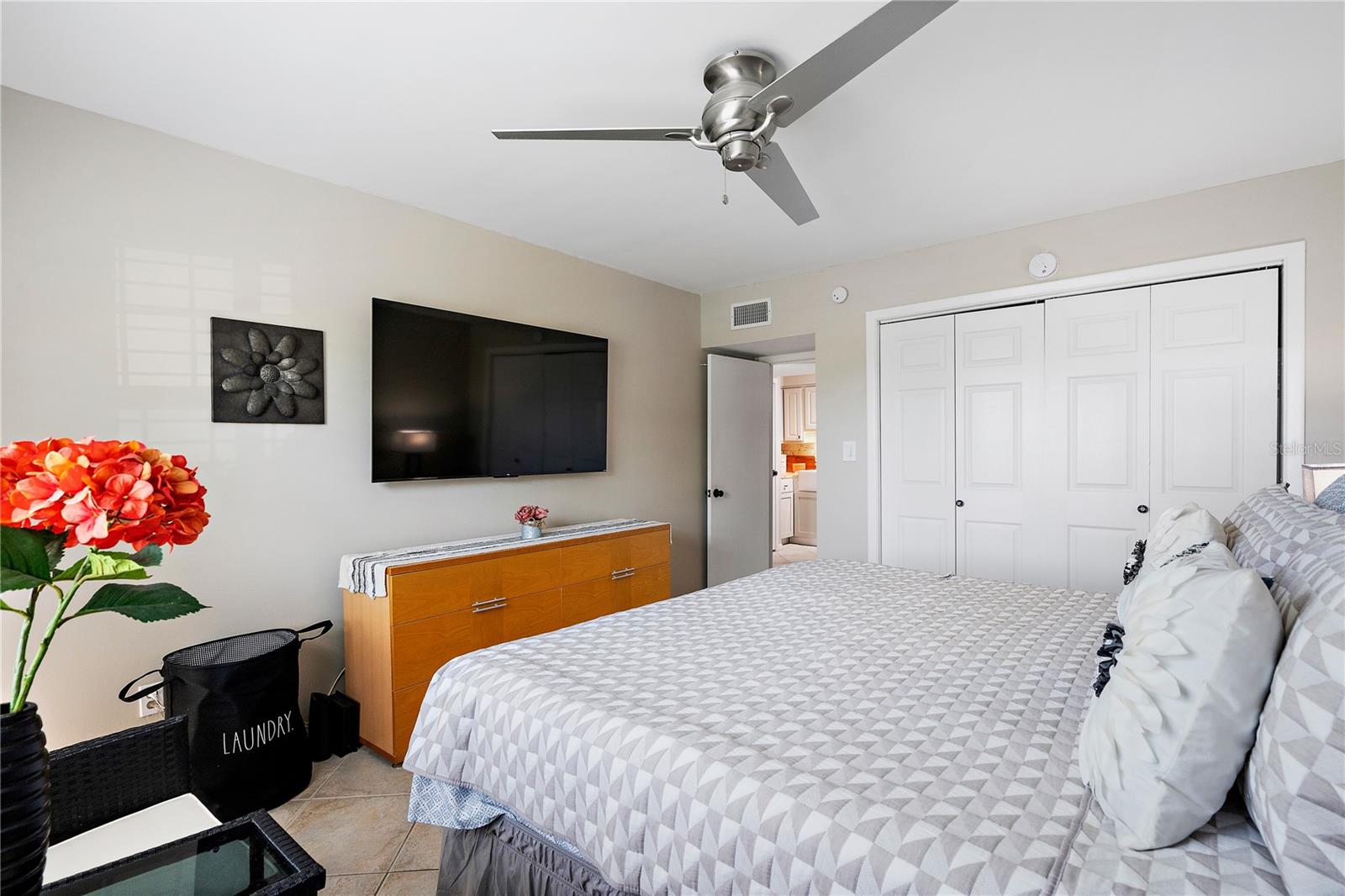 Image 21 of 36 For 10365 Paradise Boulevard 21