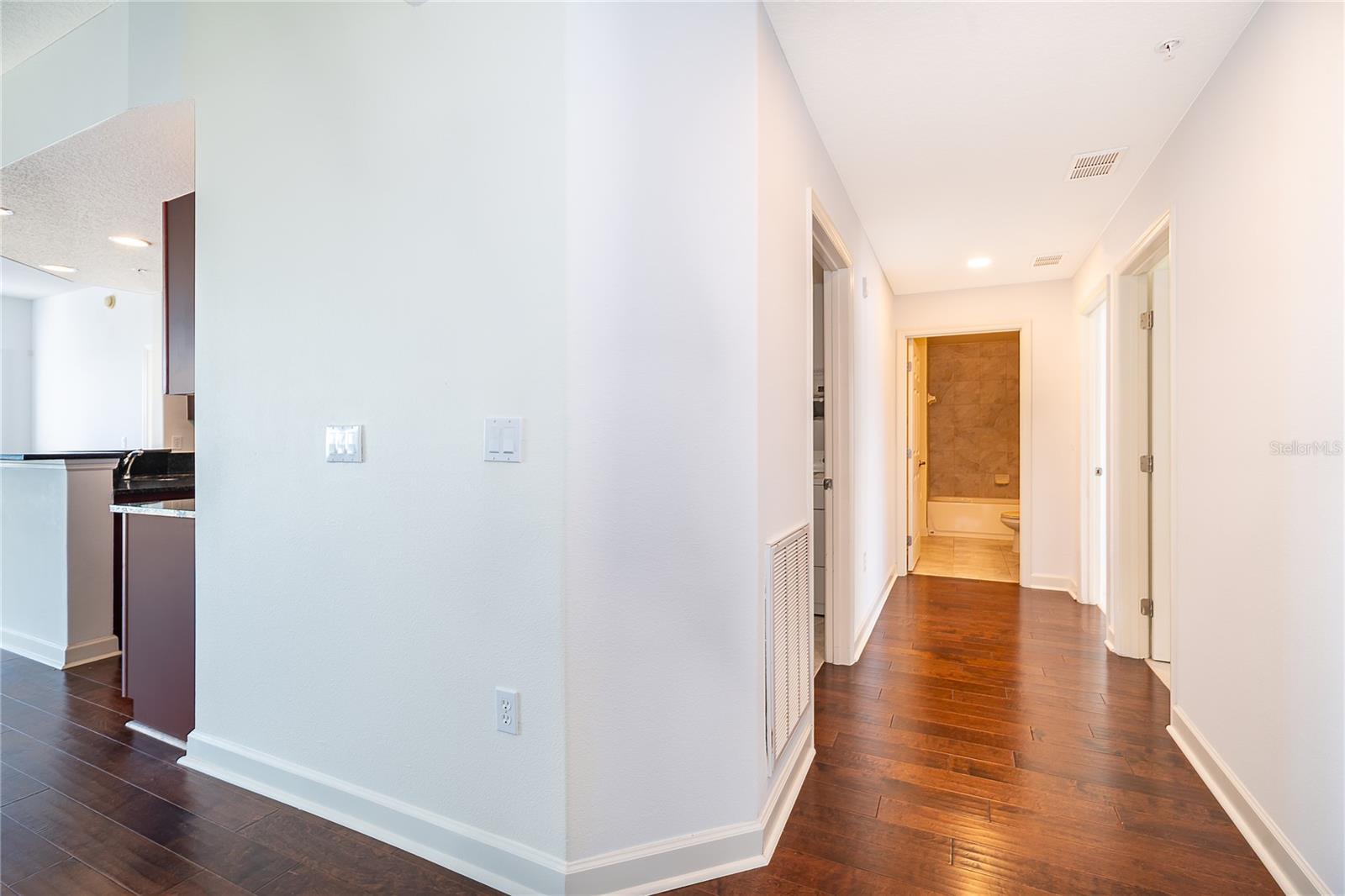 Image 18 of 36 For 4177 Orange Blossom Trail 510