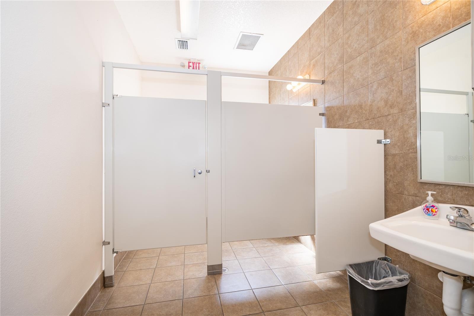 Image 28 of 36 For 4177 Orange Blossom Trail 510