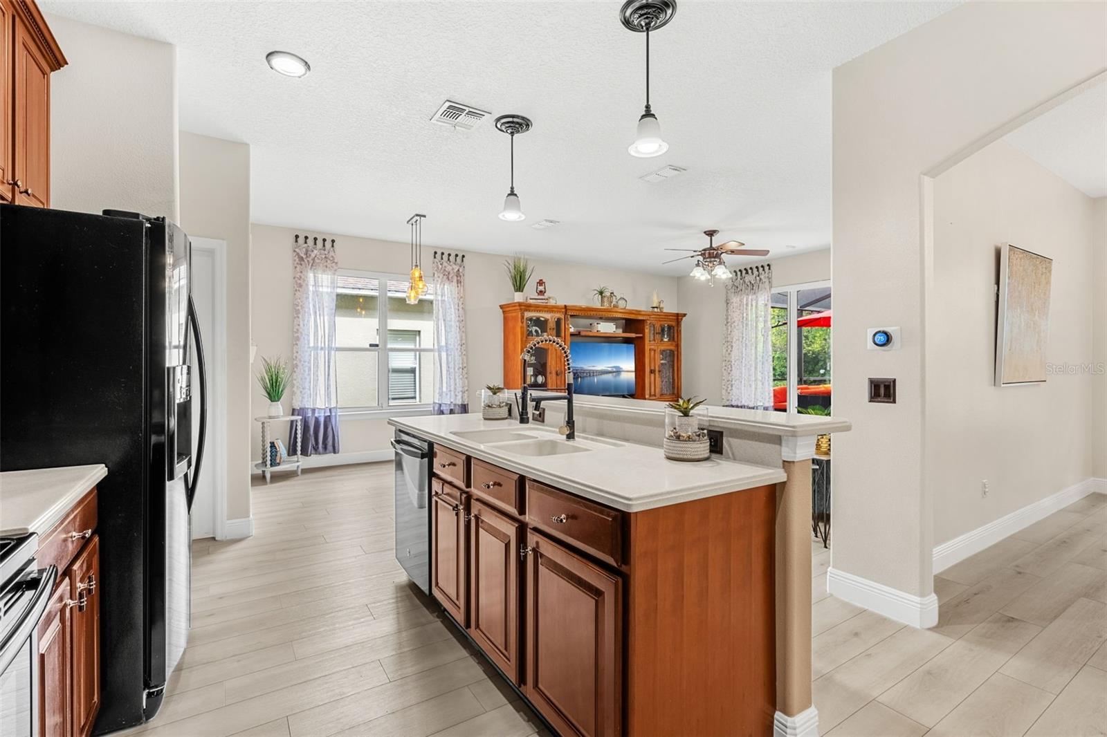 Image 13 of 79 For 555 Carey Way