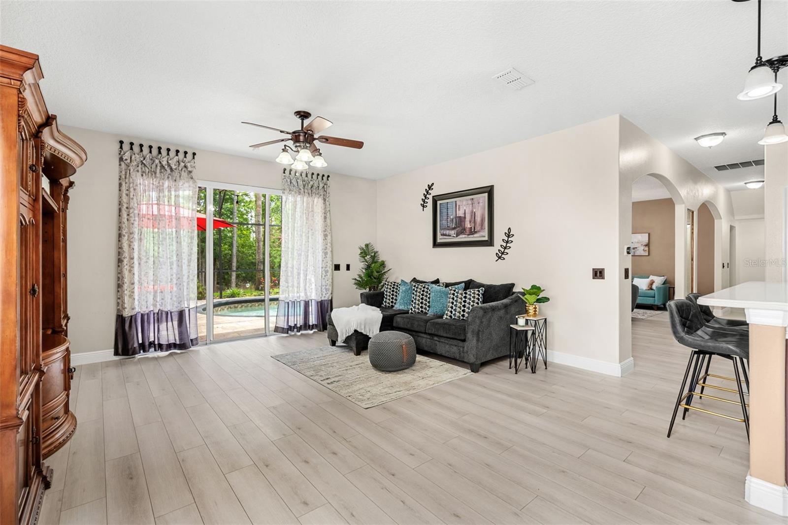 Image 16 of 79 For 555 Carey Way