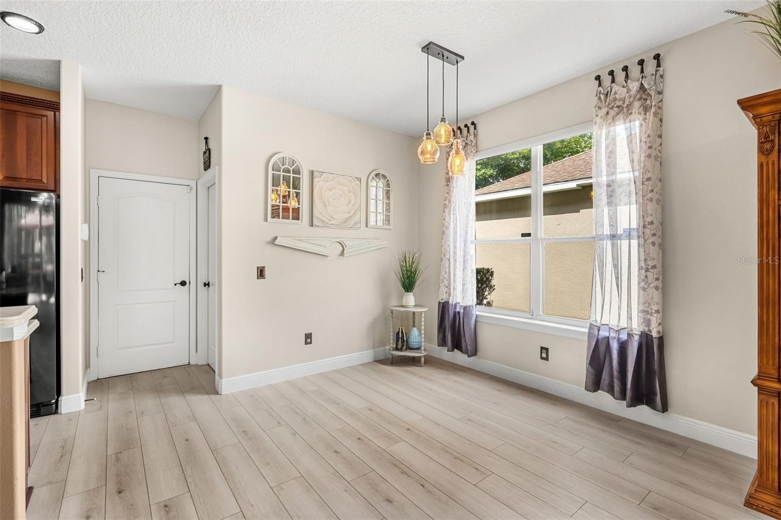 Image 18 of 79 For 555 Carey Way