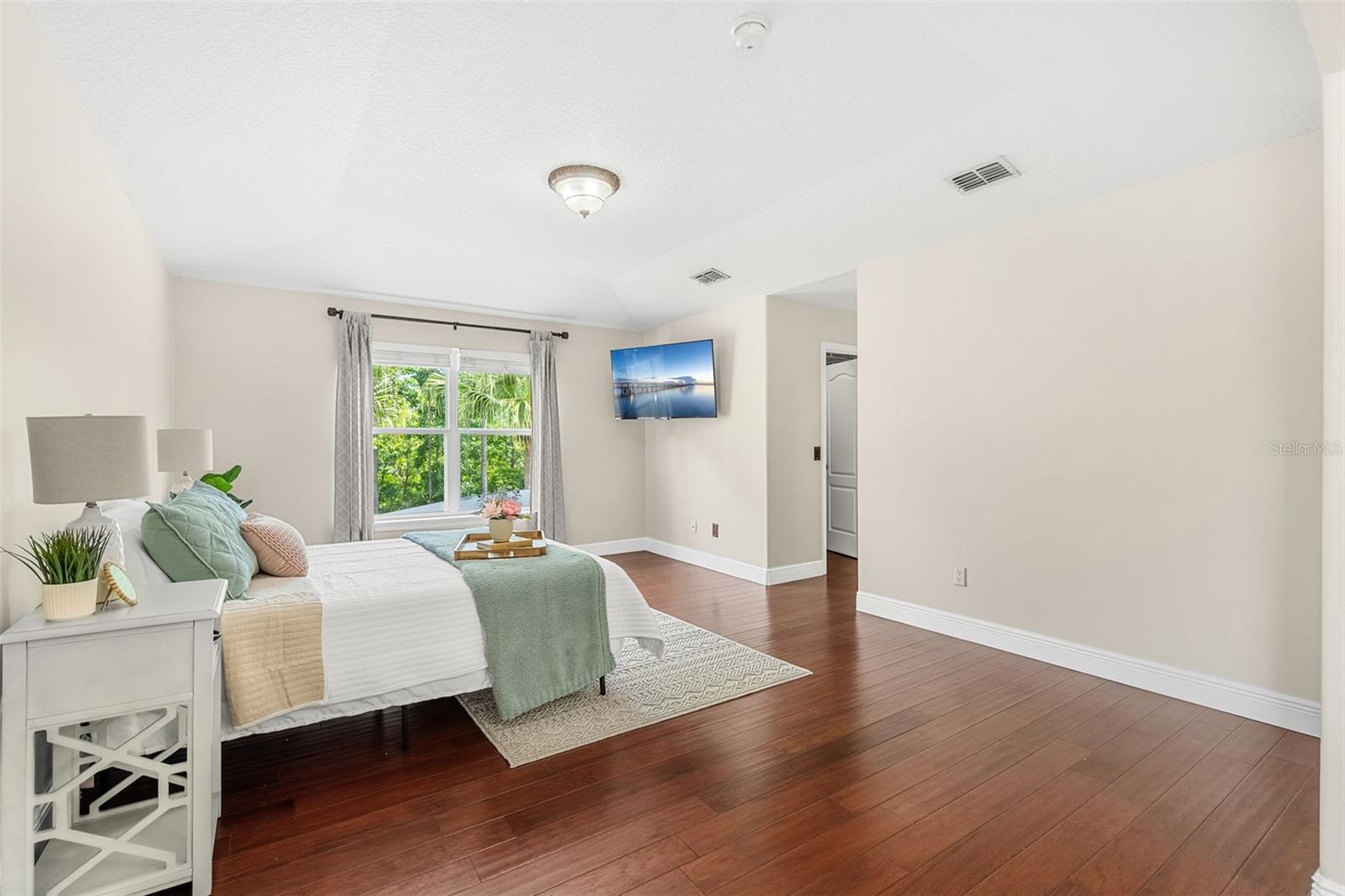 Image 30 of 79 For 555 Carey Way