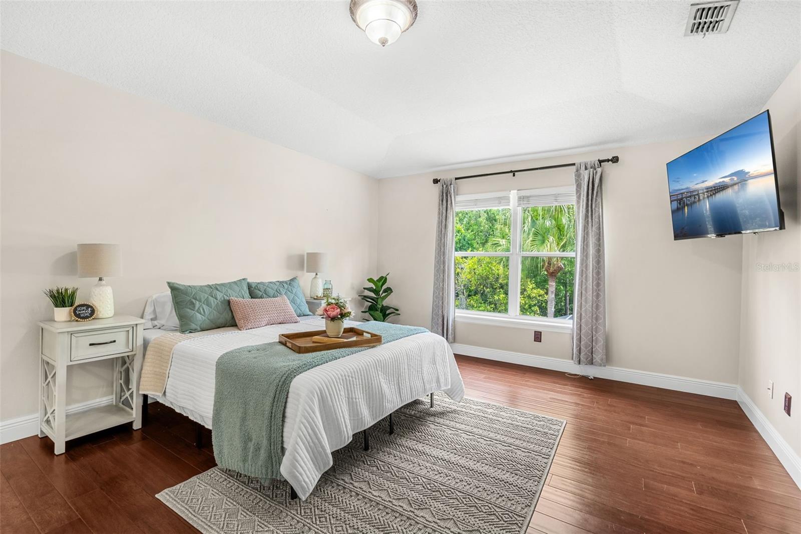 Image 31 of 79 For 555 Carey Way