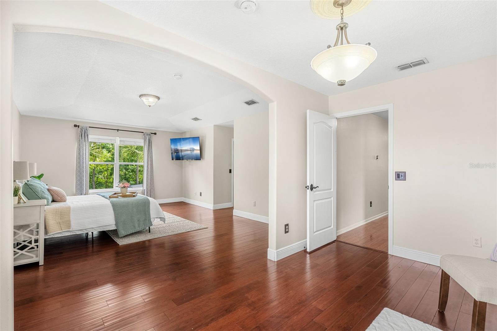 Image 34 of 79 For 555 Carey Way