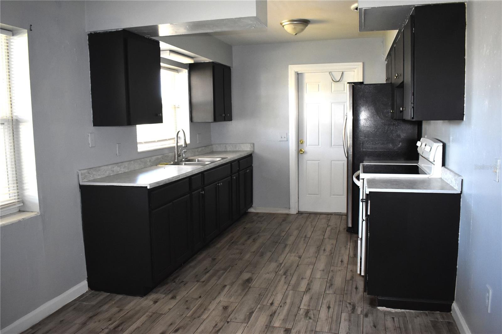 Image 3 of 16 For 5920 Riviera Drive