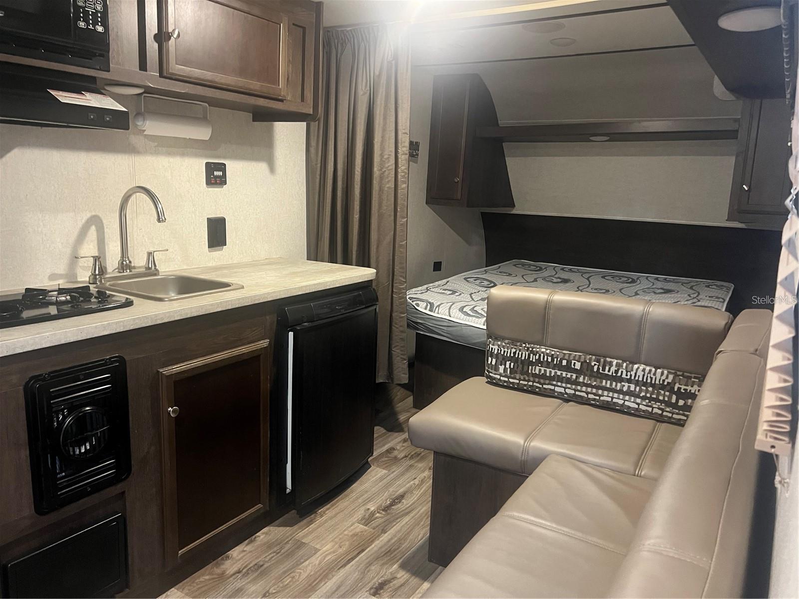 Image 2 of 3 For 14890 Colonial Drive