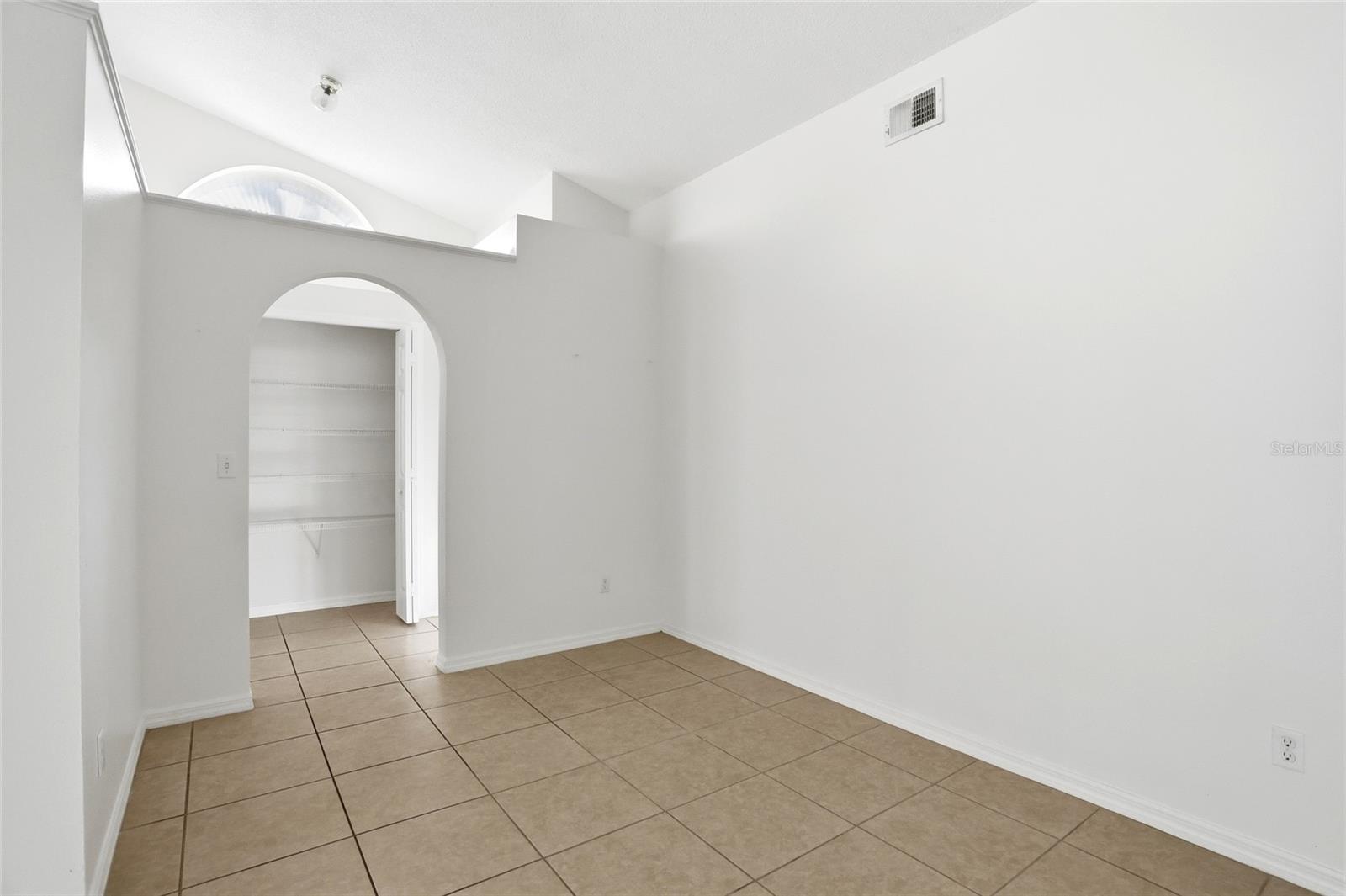 Image 14 of 48 For 206 Rochester Loop