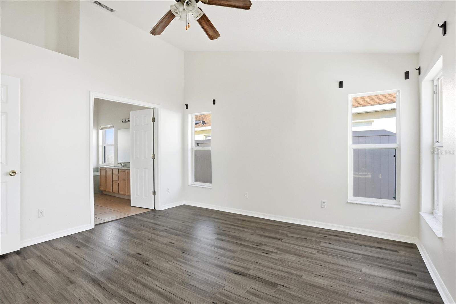 Image 16 of 48 For 206 Rochester Loop