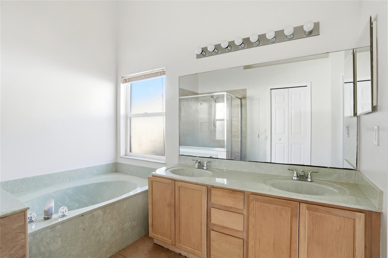 Image 18 of 48 For 206 Rochester Loop