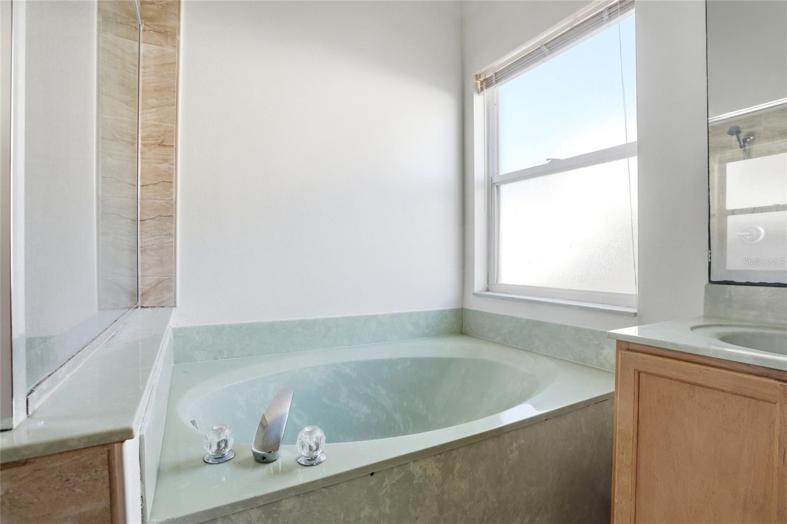 Image 21 of 48 For 206 Rochester Loop