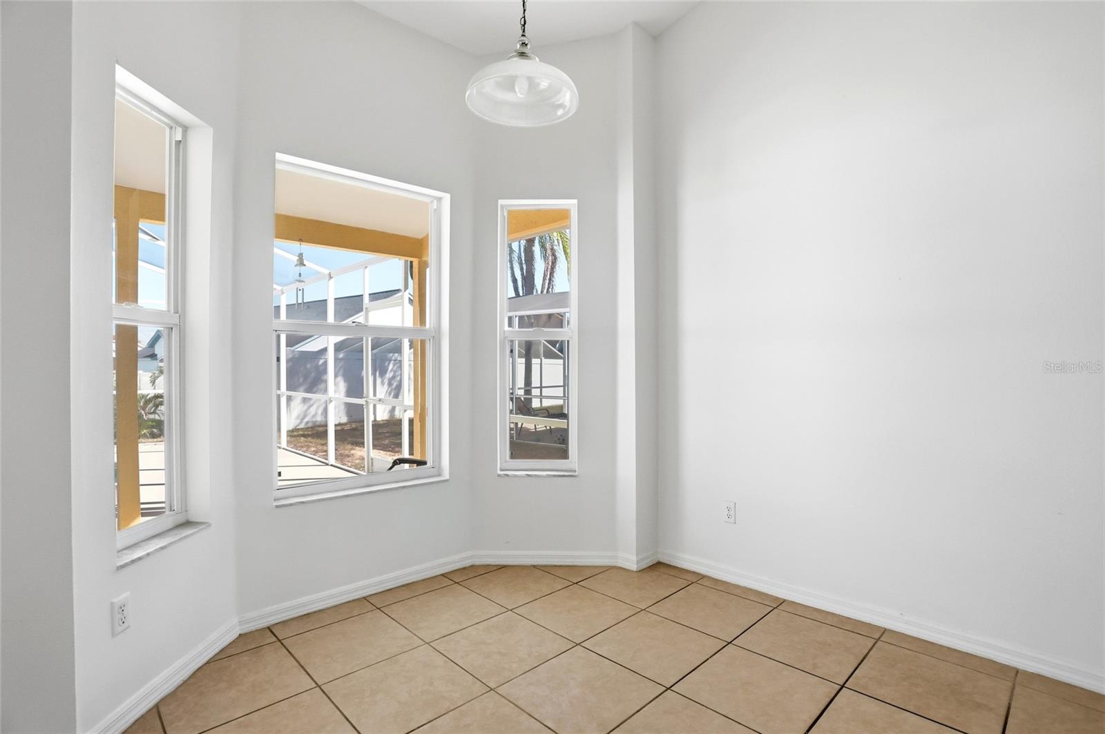 Image 24 of 48 For 206 Rochester Loop