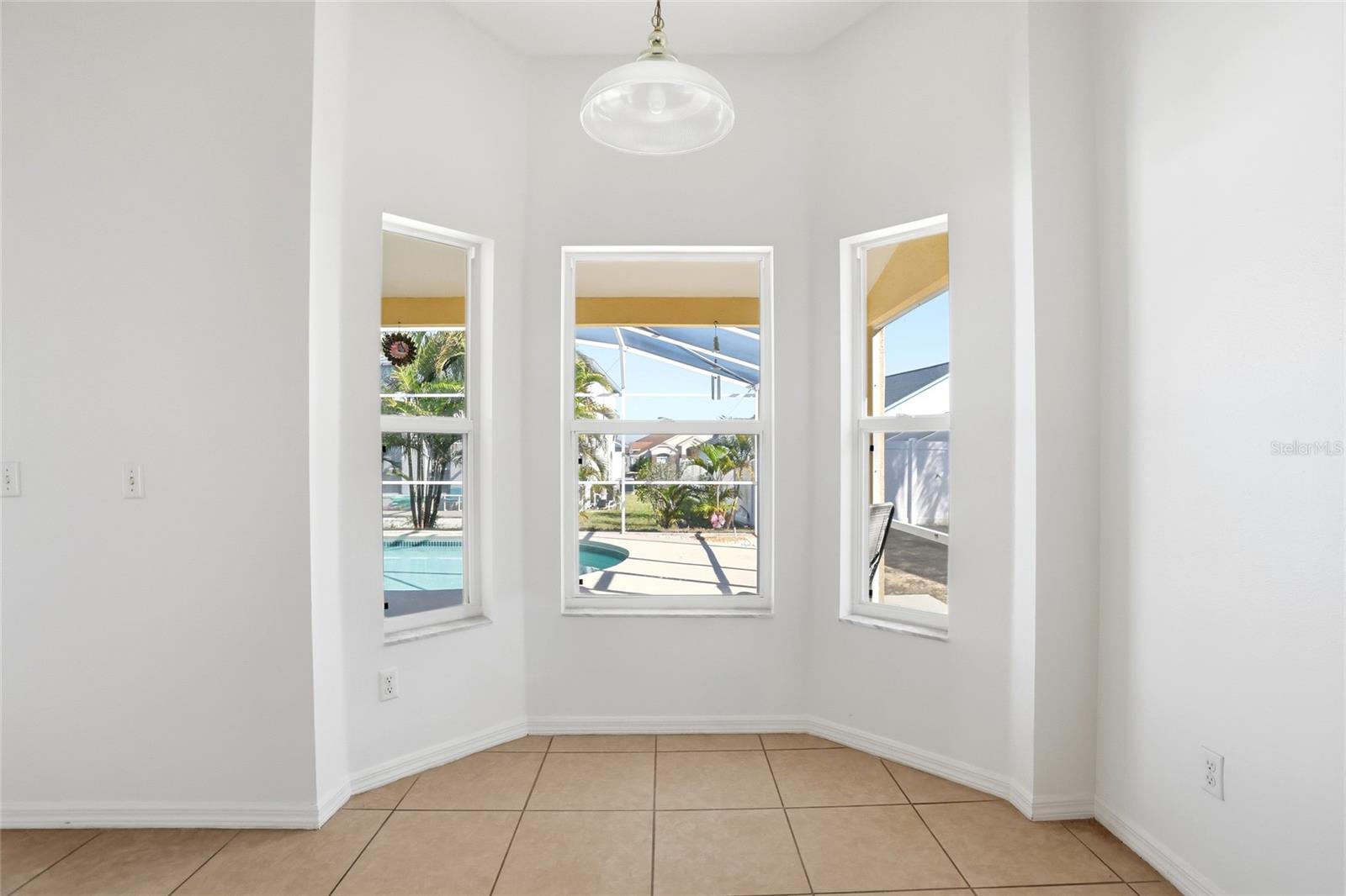 Image 25 of 48 For 206 Rochester Loop