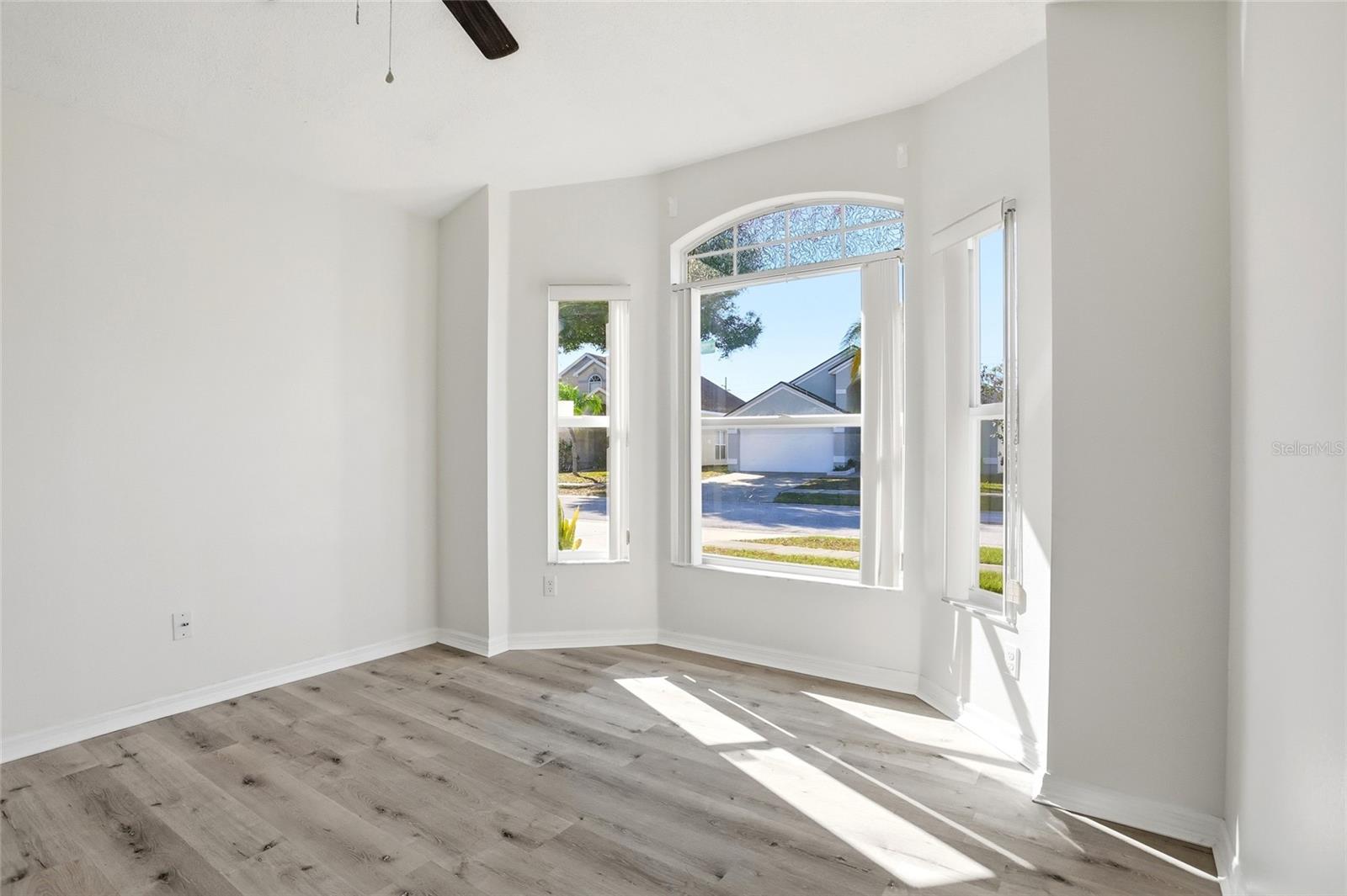 Image 4 of 48 For 206 Rochester Loop