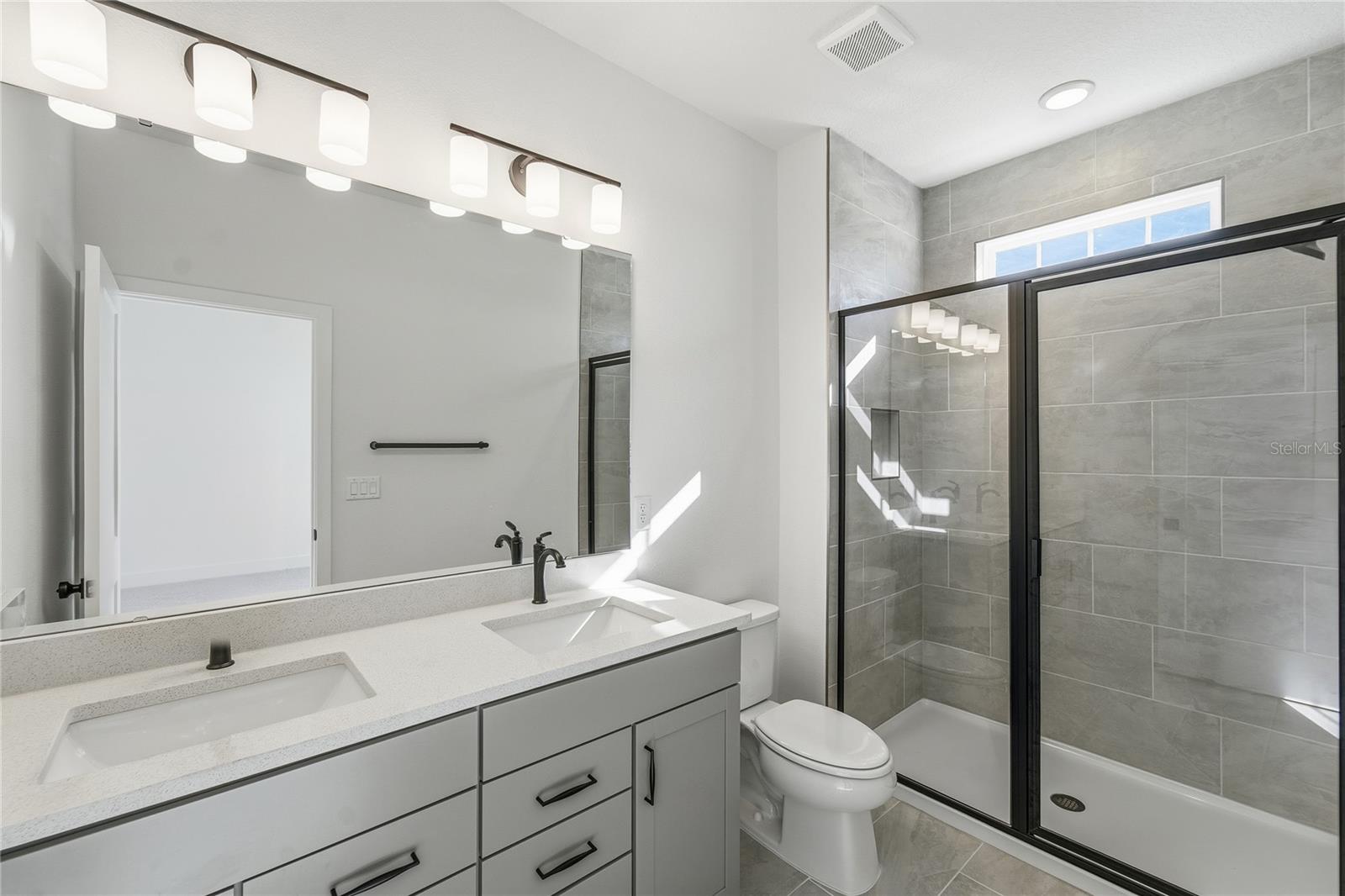 Image 17 of 28 For 15058 Grove Lake Drive