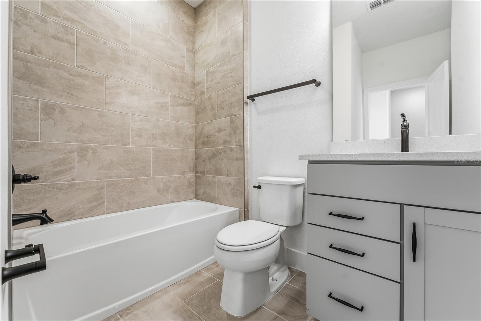 Image 19 of 28 For 15058 Grove Lake Drive