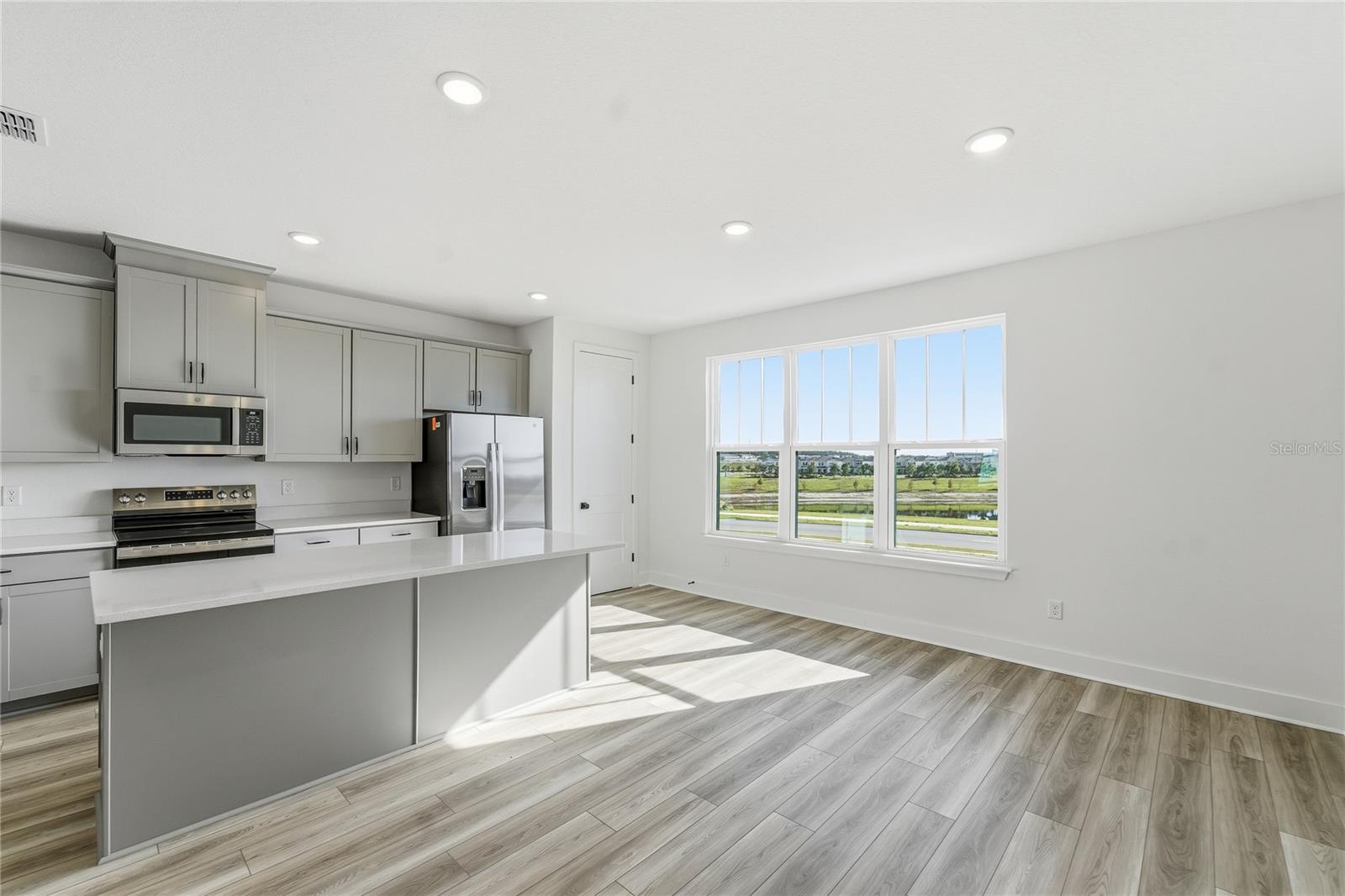 Image 7 of 28 For 15058 Grove Lake Drive