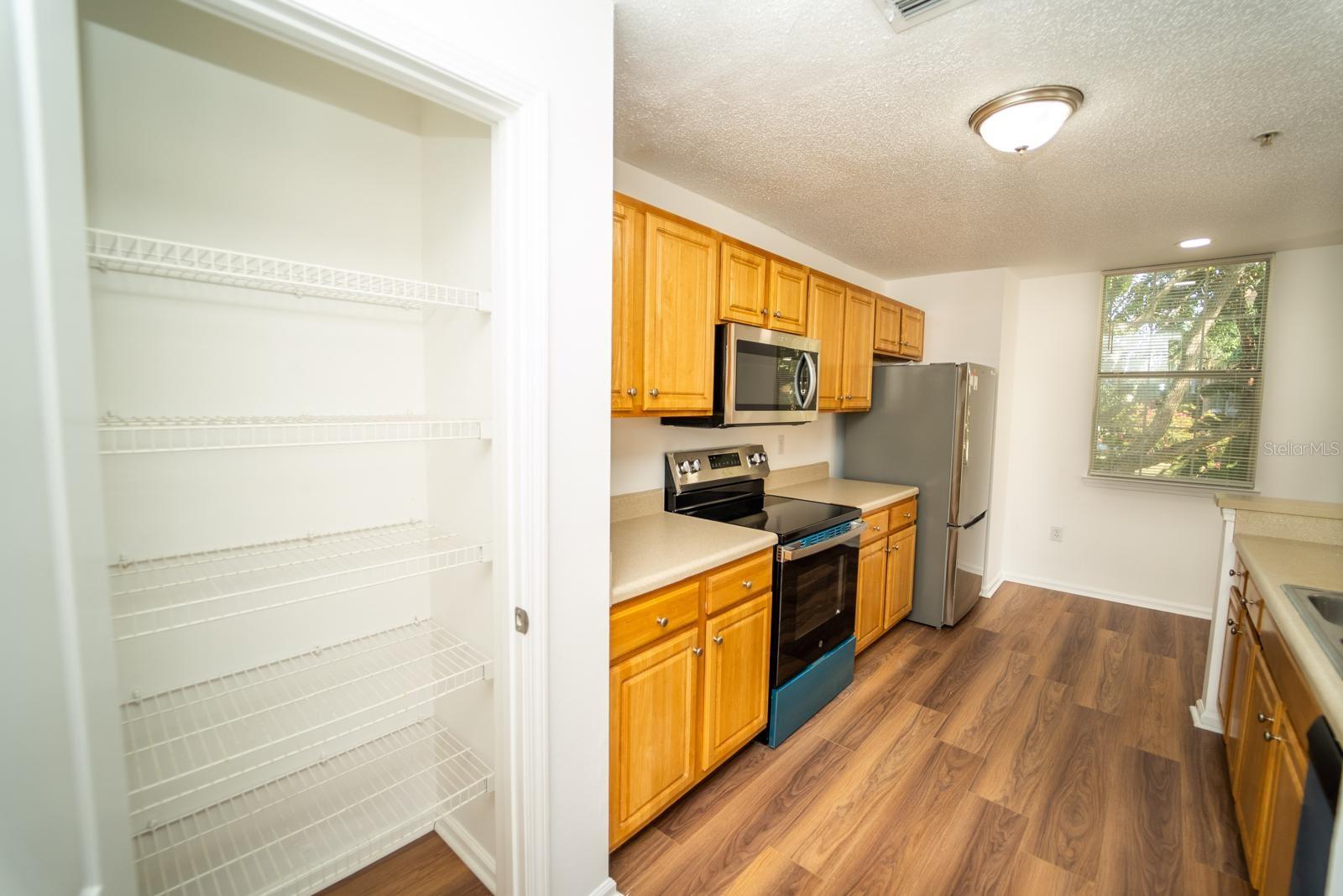 Image 14 of 46 For 12106 Poppy Field Lane 107