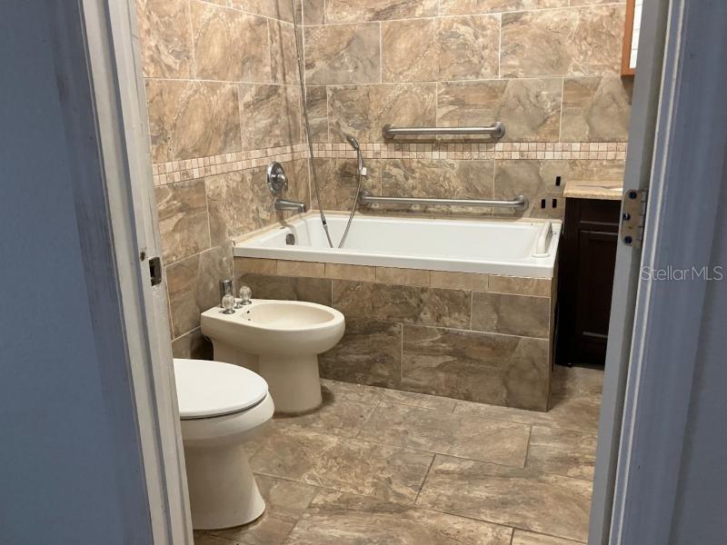 Image 7 of 11 For 528 Church Street