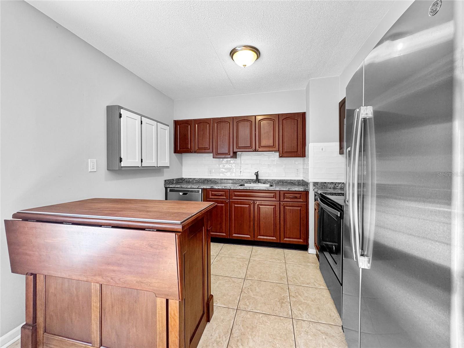 Image 8 of 26 For 1003 County Road 17a W