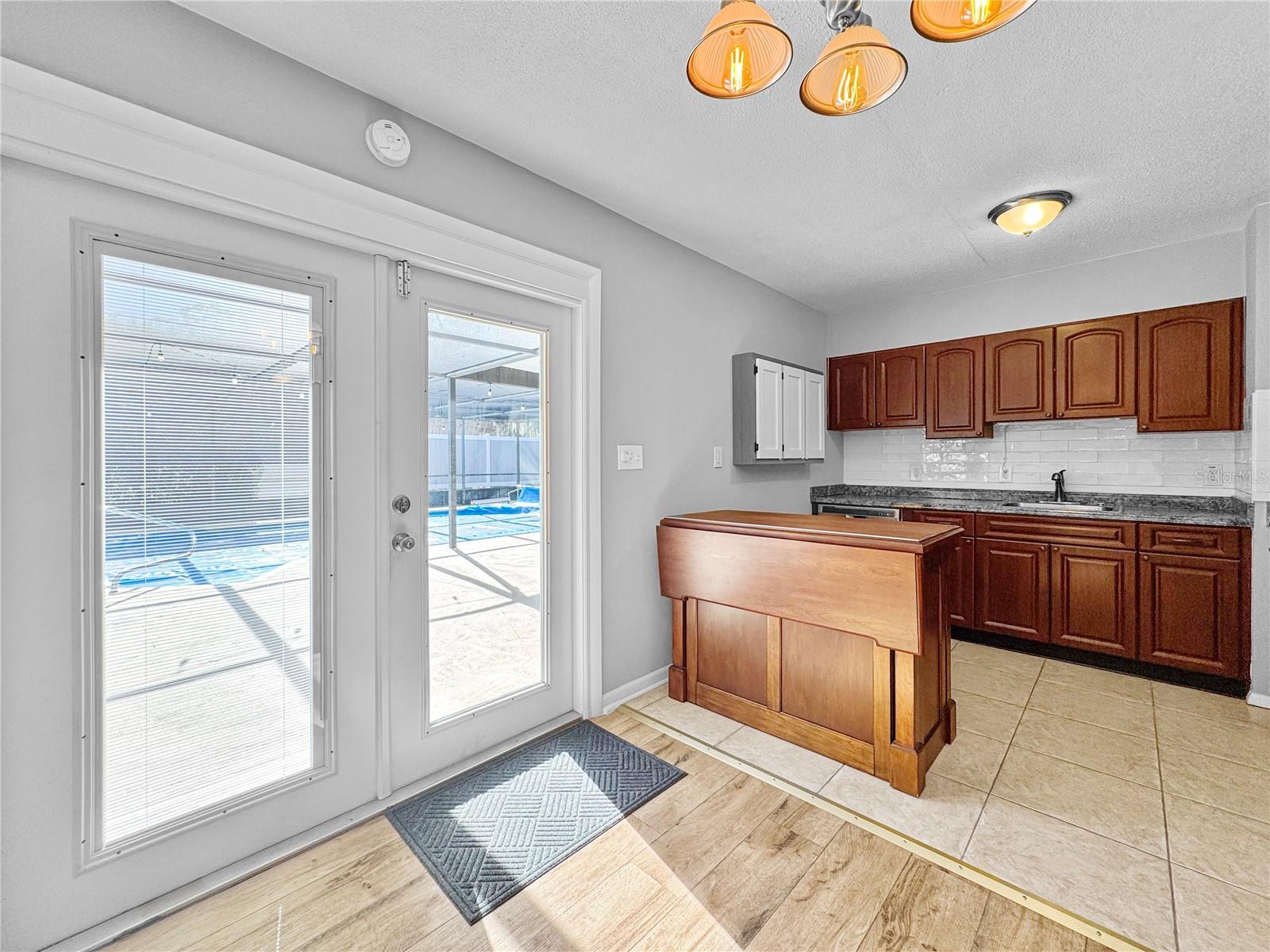 Image 9 of 26 For 1003 County Road 17a W