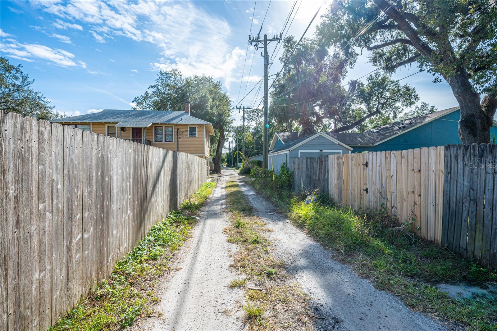 Image 8 of 9 For 1010 Elm Avenue