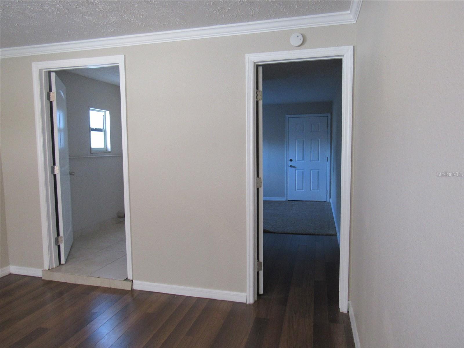 Listing photo id 9 for 4140 Las Vegas Drive